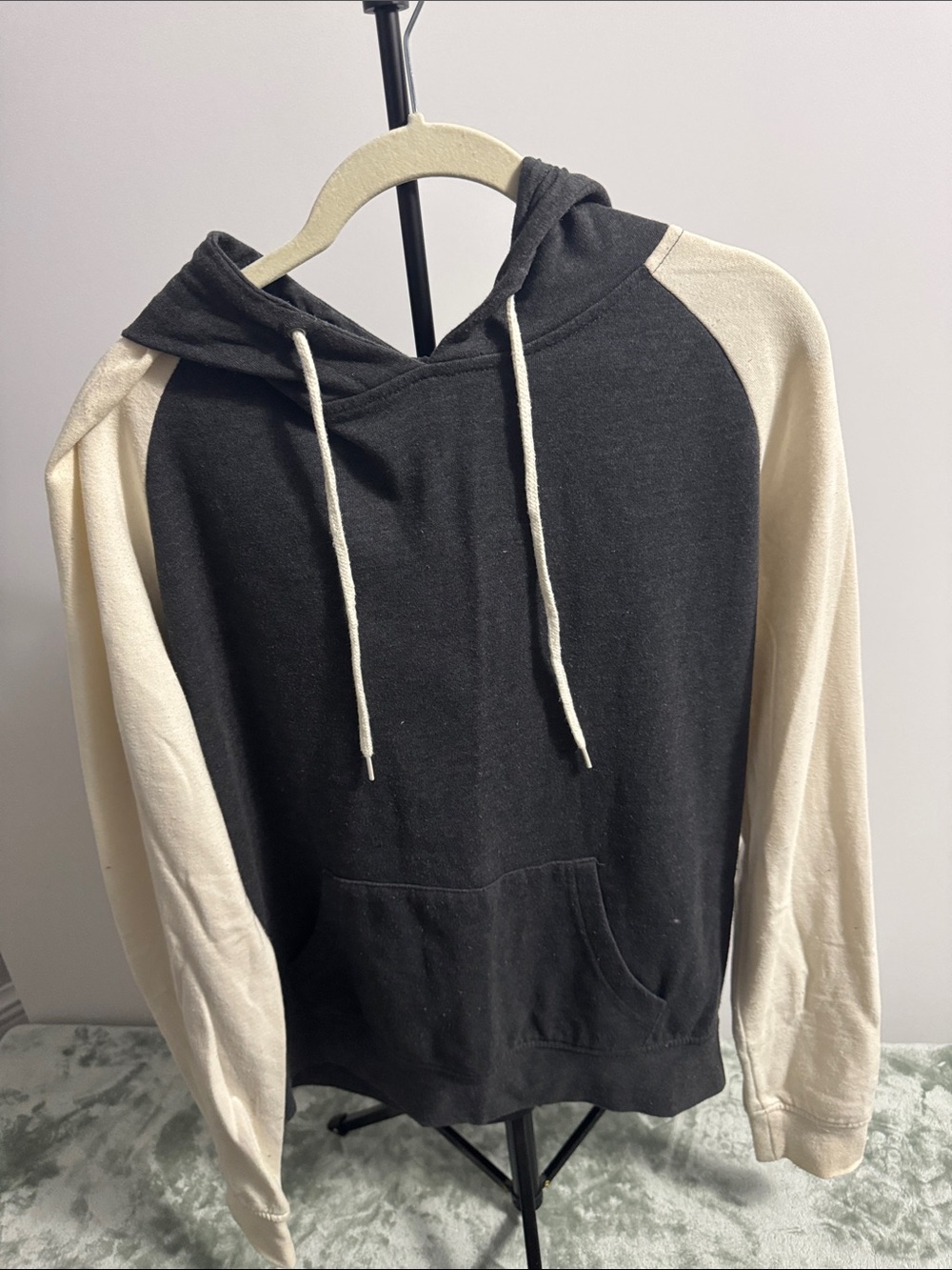 Zine Clothing Two-Tone Hooded Sweater - Black & Cream